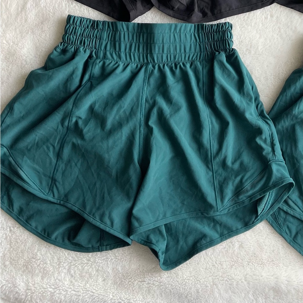 Lululemon Hotty hot Short 4” highrise in Green Jasper size 2